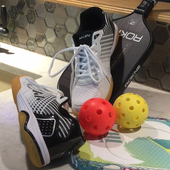 Pickleball/tennis shoes, ladies 7.5, fits men 8. Brand new - Picture 3 of 3